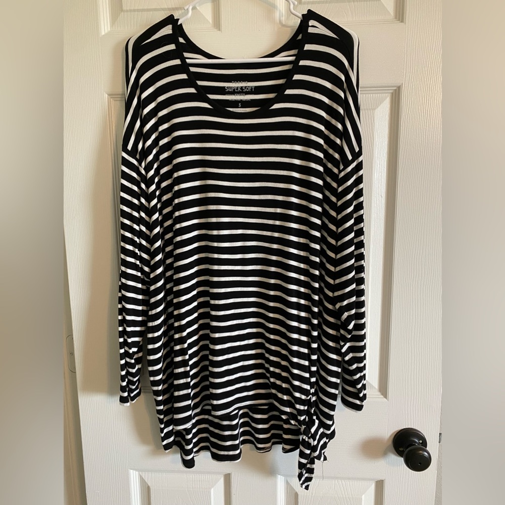 Torrid Size 3 ~ Super soft ~ Side Tie ~ Long sleeved Shirt!